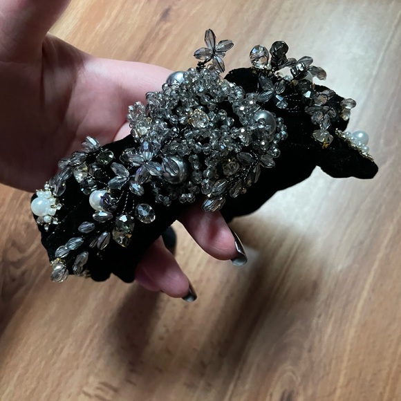 Baroque Bow Embellished Headband - Picture 3 of 9